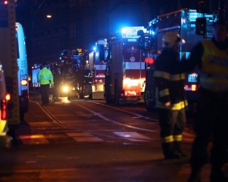 Голям пожар избухна в хотел в центъра на Прага, има загинали СНИМКИ