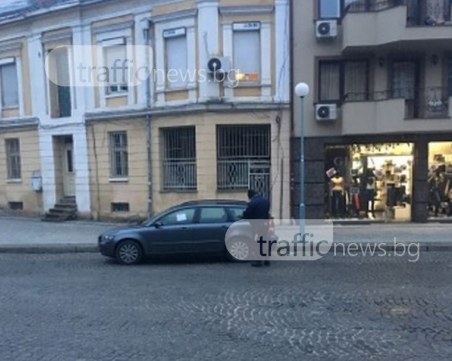 Нищо че е неделя - акция срещу нарушители на Гроздовия пазар СНИМКА