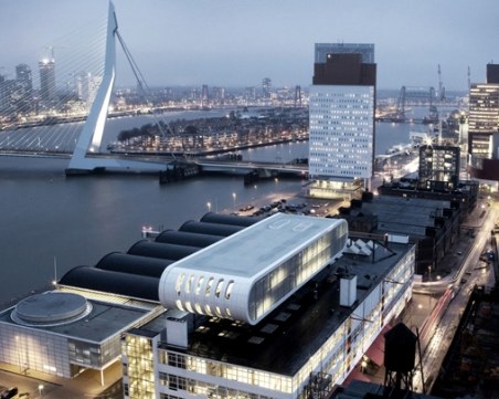 Полицията в Холандия ще съблича младежи на улицата