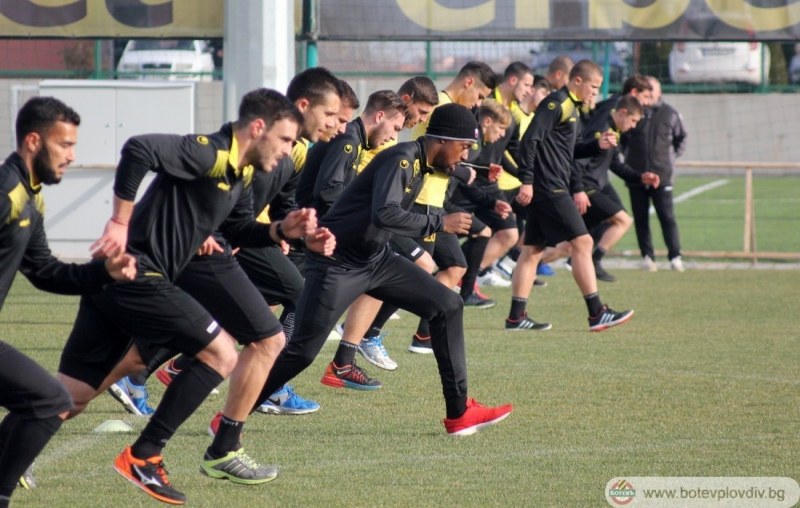 Ботев започна лагера в Анталия с 25 футболисти