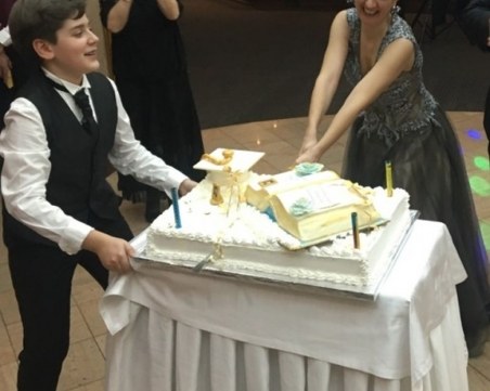 Ослепителна пловдивчанка стана професор за втори път, покани 150 гости в Тримона ВИДЕО+СНИМКИ