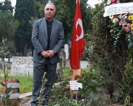 Стоичков плаче на гроба на Наим Сюлейманоглу ВИДЕО