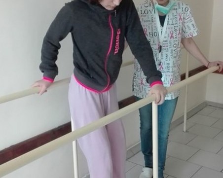 Тони, останала без крака след като скочи пред влак, вече е с протези СНИМКА