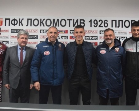 Торино кани юноша на Локо на пробив, вратар подписа с черно-белите СНИМКИ