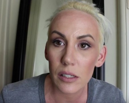 Влогърка призова да се убият всички бебета момченца и мъже ВИДЕО