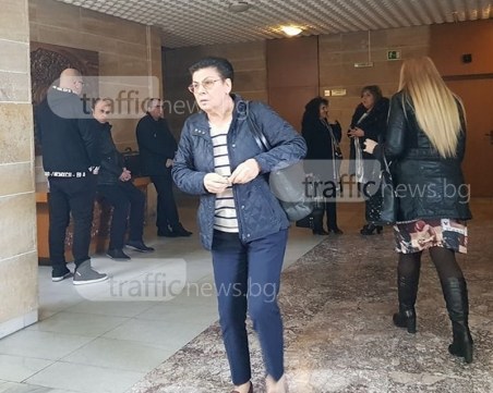 Адвокати се скараха на делото срещу Иванка Ройдова, поръчала екзекуцията на семейството си
