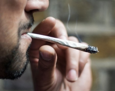 Спипаха софиянец с канабис в хотел в Хисаря