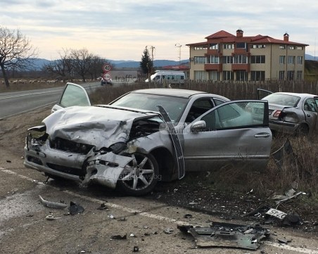 Зверски удар край Карлово, има ранени ВИДЕО