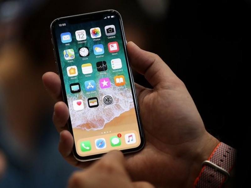 Apple спират да произвеждат iPhone X