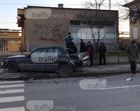 Автобус помля мерцедес на Централна гара СНИМКИ