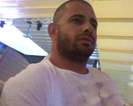 Спипаха Барака, надрусан с кока зад волана на пежото си