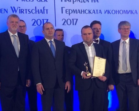 Немският посланик връчи престижна награда на гиганта в машиностроенето Елпром Троян СНИМКИ