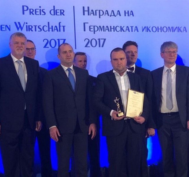Немският посланик връчи престижна награда на гиганта в машиностроенето Елпром Троян СНИМКИ