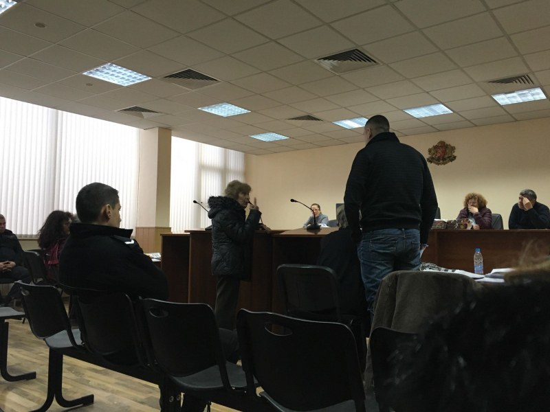 Родителите на полицая Караджов живяли 8 месеца без ток, защото нямали пари