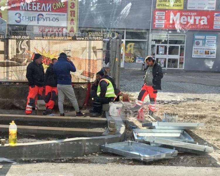 Семки, слънце и мохабет… а булевардите кой ще ги строи? СНИМКА