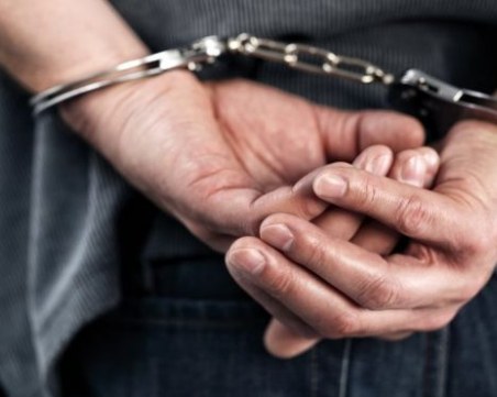 Арестуваха 34-годишен мъж, задигнал 2 бона от жилище в Пловдив