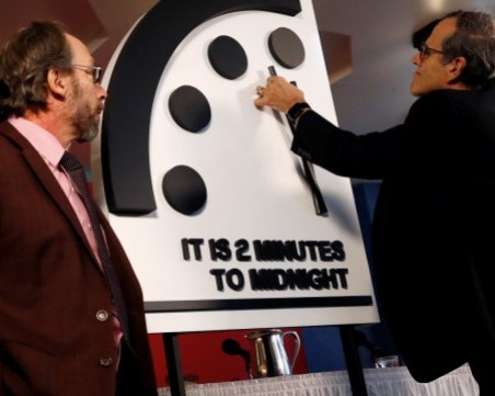 Остават 2 минути до апокалипсиса според Часовника на Страшния съд