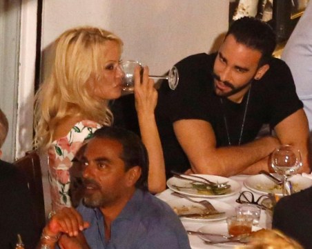 Памела Андерсън сменя Малибу с Франция заради футболист