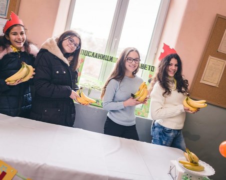 Цветна седмица в Марково! Седмокласници подеха здравословна инициатива СНИМКИ
