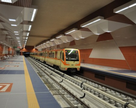 Затвориха метростанция в София! Проверяват багаж за бомба
