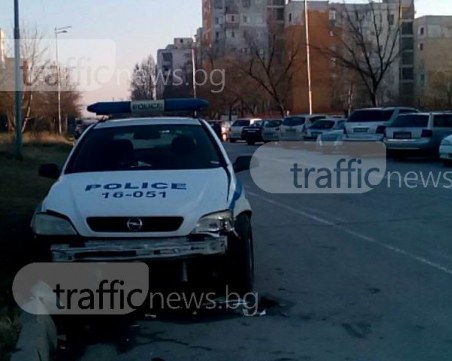 Автобус се удари в патрулка в Тракия, на място има линейка СНИМКИ