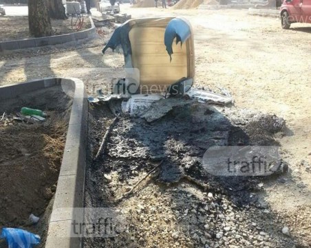 Драснаха клечката на тоалетна в центъра СНИМКИ