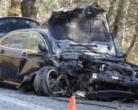 Мъж и дете на 2 годинки загинаха след зверска катастрофа