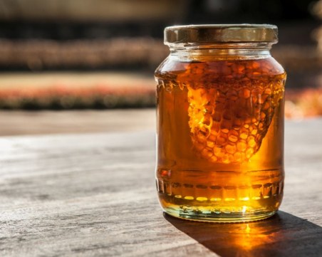 Медът е един от най-фалшифицираните продукти в света! Заливат ни с менте