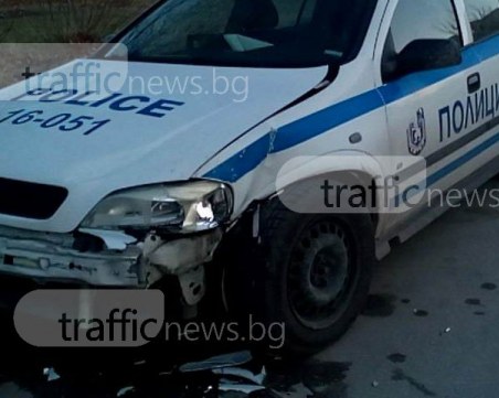 Оказват медицинска помощ на шофьора на автобуса, помлял патрулка в Тракия