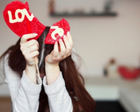 Зодиите, които си падат по невъзможната любов