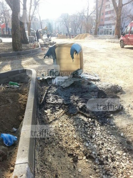 Драснаха клечката на тоалетна в центъра СНИМКИ