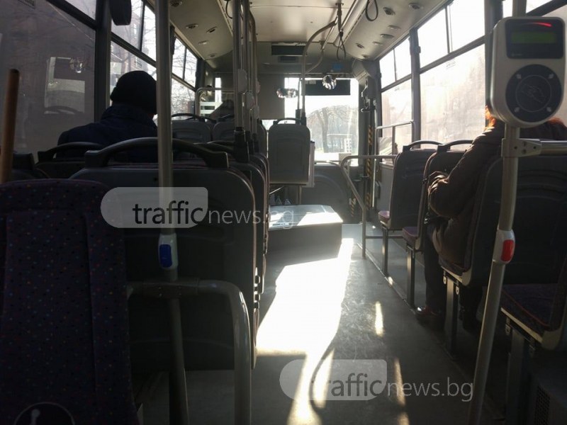 Пловдивчани пътуваха гратис в автобус, кондукторът го хвана липсата СНИМКА