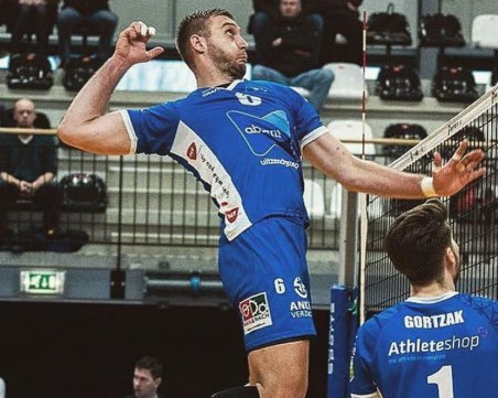 Пловдивски волейболист с 16 победи от 16 мача в Холандия