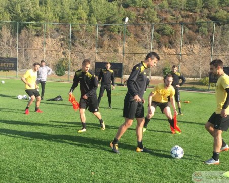 Ботев и Локо играят контроли днес в Турция