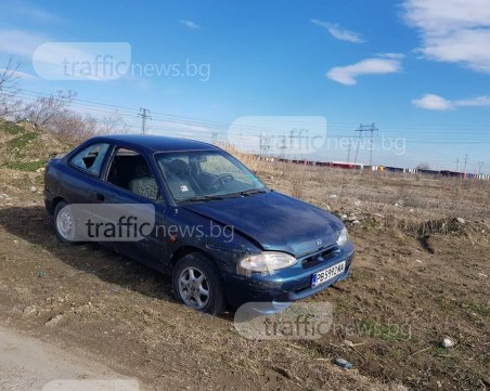 Изпотрошена кола цъфна край Пловдив, познавате ли собственика й? СНИМКИ