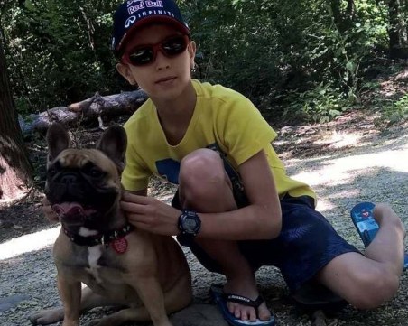 Как френският булдог Адел стана генерален спонсор на шампиона по картинг и карате Делян Мишинков