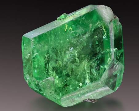 Намериха изумруд над килограм и половина