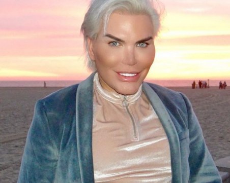 С юбилейна 60-та пластична операция се похвали човешката кукла Кен