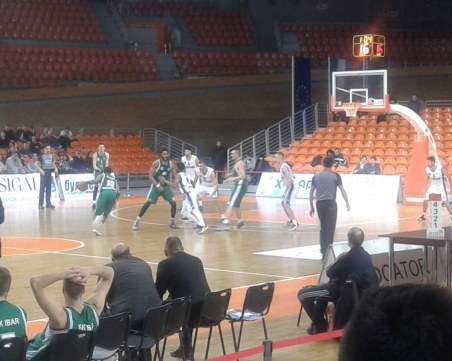 Академик Бултекс 99 попиля албанци в Тирана