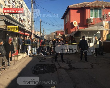 Още незаконни постройки падат в Столипиново, полиция укротява буйстващи роми СНИМКИ