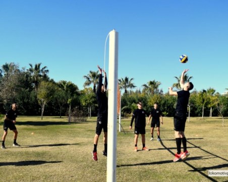 В Локо разпуснаха с волейбол в почивния ден на лагера