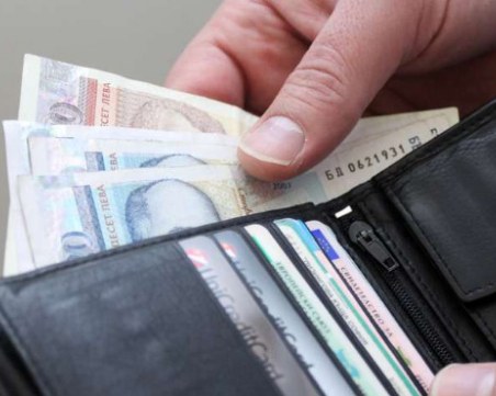 Вече ще броите по 20,40 лева, ако си плащате здравните осигуровки сами!