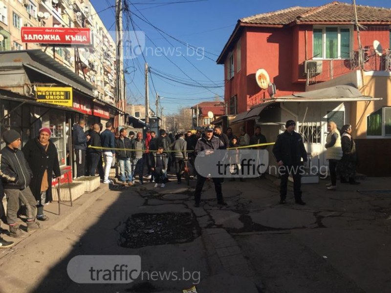 Още незаконни постройки падат в Столипиново, полиция укротява буйстващи роми СНИМКИ