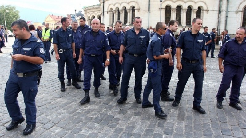 От март започва изплащането на 100-те милиона за полицаите