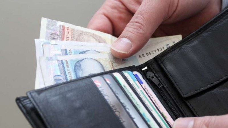 Вече ще броите по 20,40 лева, ако си плащате здравните осигуровки сами!