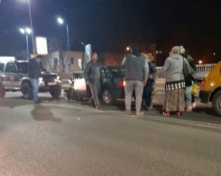 Джип се натресе челно в Ауди на моста на Панаира СНИМКИ