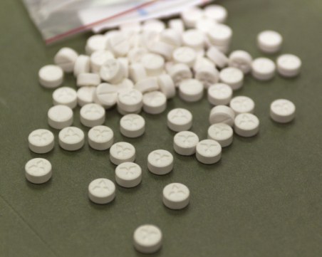 Хванаха 20-годишно момиче и двама младежи с амфетамин и екстази в Пловдив