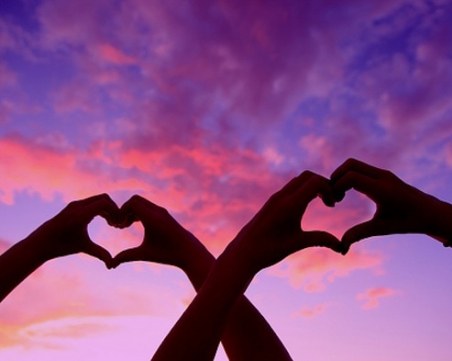 Месецът на любовта е тук! Вижте какво вещаят звездите за различните зодии