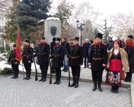 Пловдивчани се покланят днес пред паметта на Стамболов