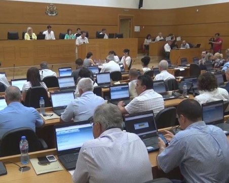 Пловдивските общинари се сдърпаха за воаяж до Истанбул, някои искат без пари, други да си плащат сами…